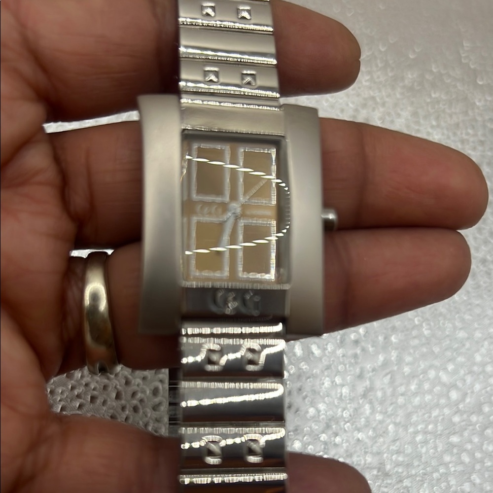Stylish Silver Wearable Watch